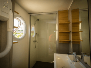 Salle de bain du mobilhome Baltique