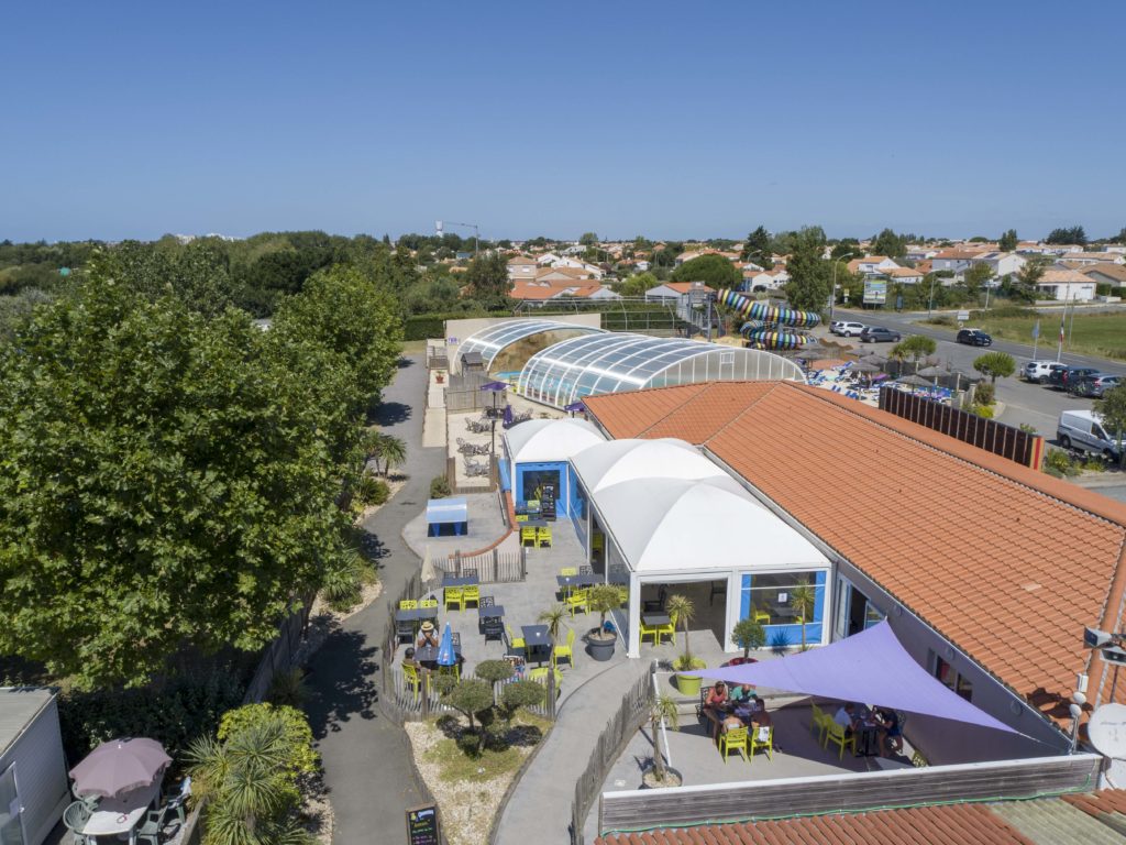 Camping Chadotel avec borne de recharge pour voiture