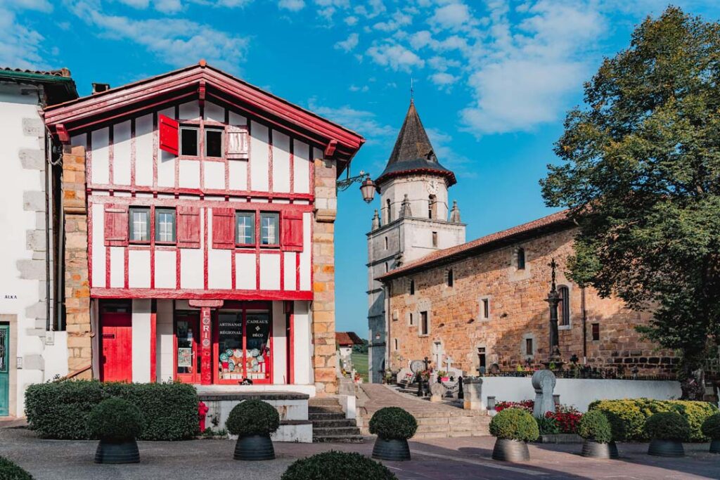 visite de la ville de ainhoa près du camping