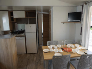 Cuisine et salle à manger du mobilhome Quatro
