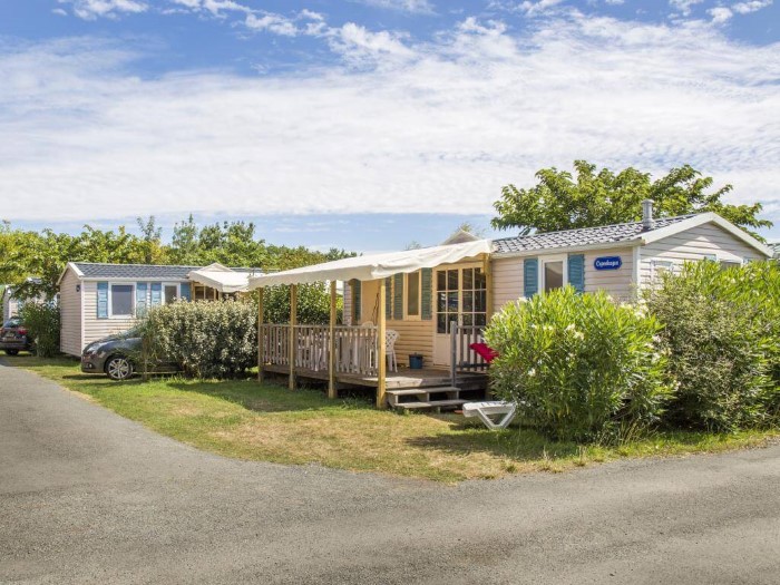 mobil home de qualité dans camping avec toboggan ile d'oléron