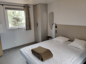 Chambre lit double du mobilhome Hélios PMR