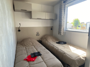 Chambre lits simples du Mobilhome Baltique