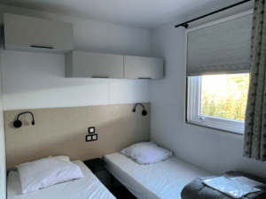 Chambre lits simples du Mobilhome Baltique