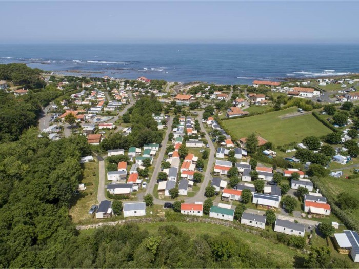 camping proche plage et commerce Pyrénées occidentales