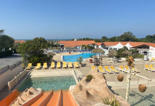 vue sur le parc aquatique et la mer camping chadotel les ecureuils à la bernerie en retz