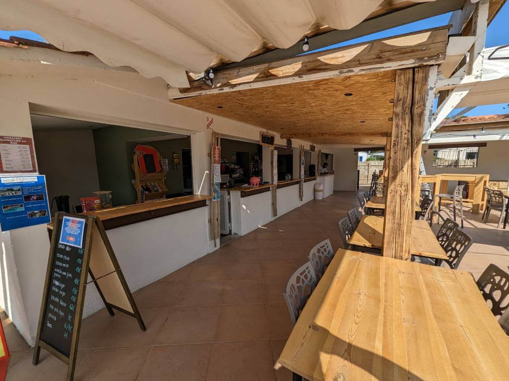 Espace bar camping Chadotel les jardins cactalans à Argelès sur Mer
