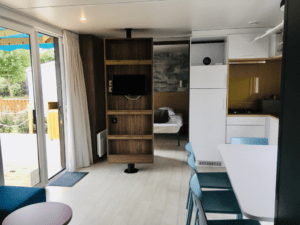 Cuisine et salle à manger du Mobilhome Méditerranée