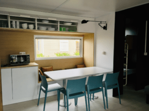 Cuisine et salle à manger du Mobilhome Méditerranée