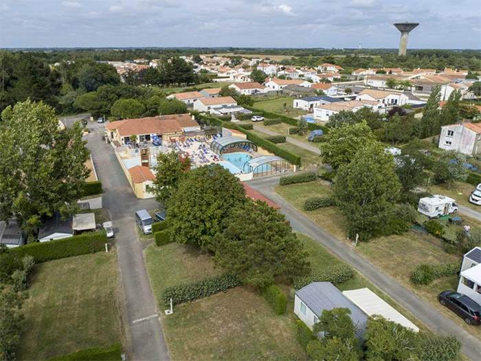 location dans un camping avec borne de recharge électrique sur la Vendée