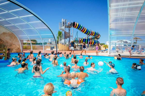 piscine du camping en Vendée proche des parcs pour enfants