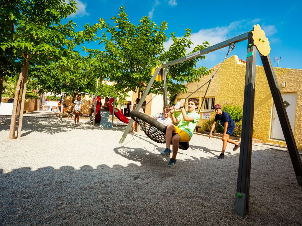 aire de jeux Camping Chadotel Le Roussillon à St Cyprien