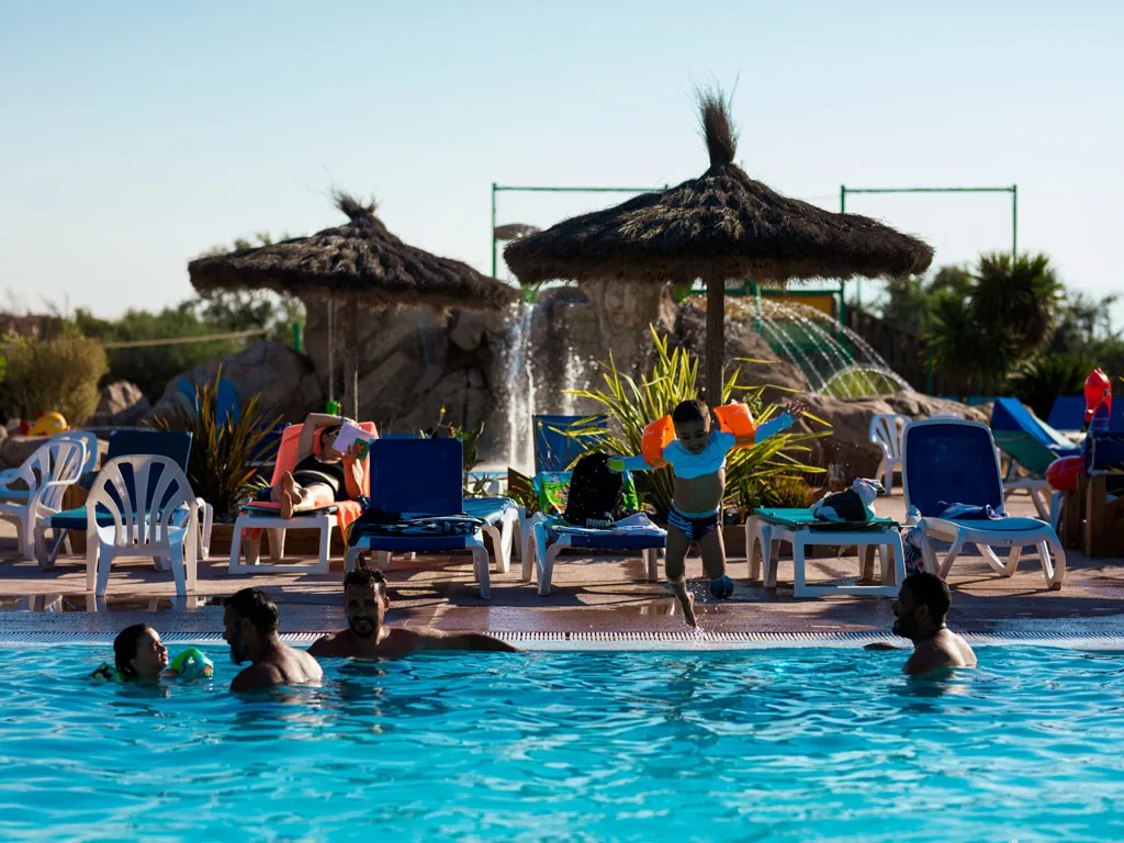 piscine chauffée du camping hadotel Le Trivoly à Torreilles Plages - Pyrénées Orientales