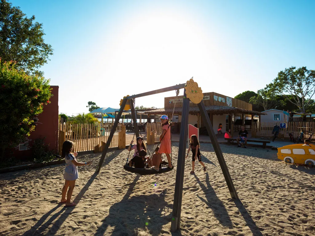 aire de jeux enfants camping hadotel Le Trivoly à Torreilles Plages - Pyrénées Orientales