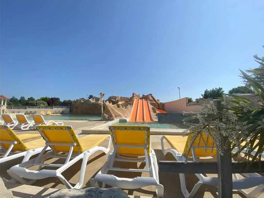 vue sur les toboggans aquatique camping Chadotel les Ecureuils à la Bernerie en Retz