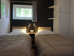 Chambre lits simples du Mobilhome Méditerranée