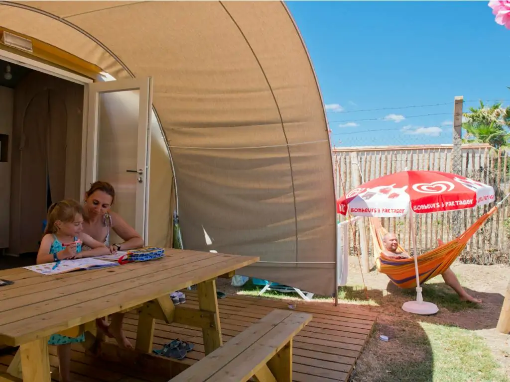 Lodge coco terrasse et extérieur