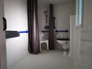 Salle de bain du mobilhome Hélios PMR