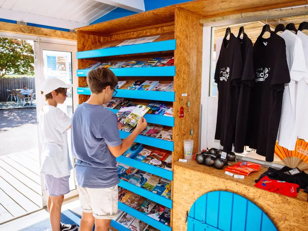 espace tourisme à la réception du camping Chadotel La Bolée d'Air à Saint Vincent sur Jard en Vendée