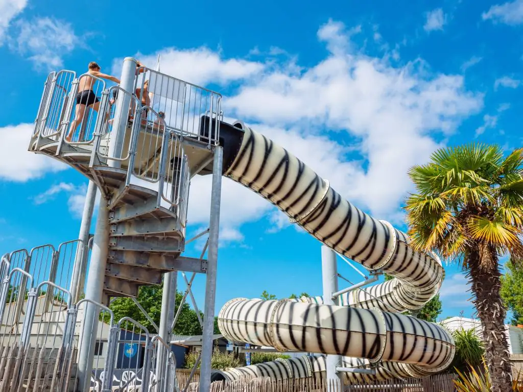 toboggan aquatique du camping Chadotel La Bolée d'Air à Saint Vincent sur Jard en Vendée