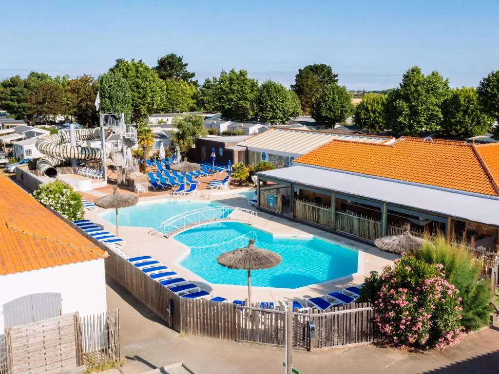 Piscine chauffée camping Chadotel La Bolée d'Air à Saint Vincent sur Jard en Vendée