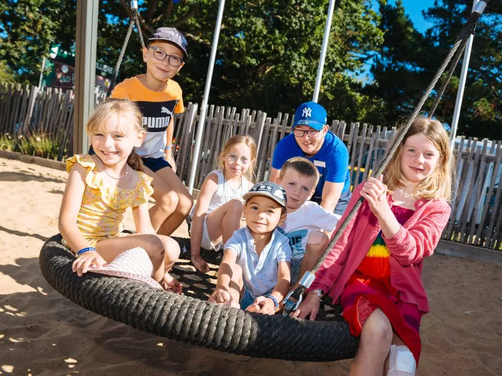 enfants dans les jeux camping Chadotel La Trévillière à Brétignolles sur Mer en Vendée