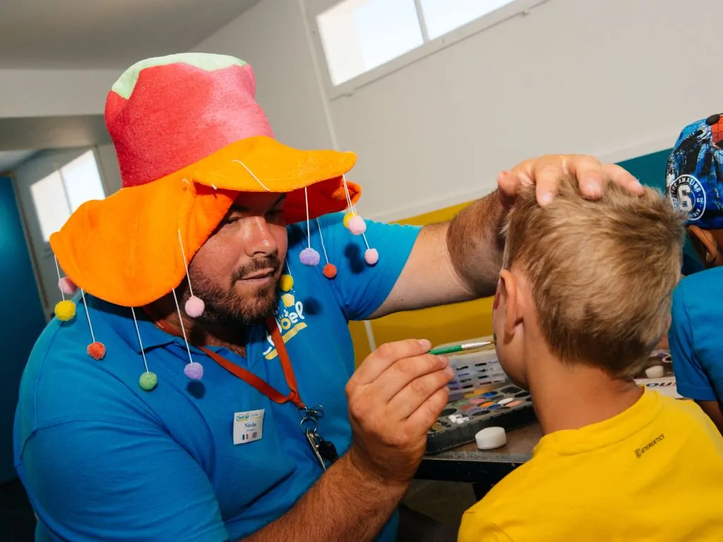 maquillage enfant au club chadokid camping les iles à pénestin